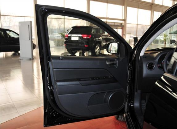指南者(进口) 2012款 2.0L 两驱运动版 车厢座椅   前门板