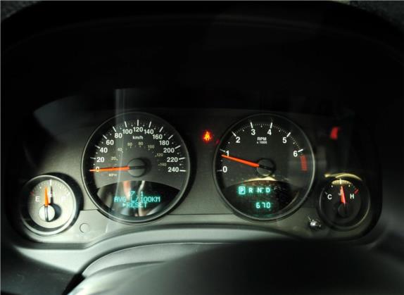指南者(进口) 2012款 2.4L 四驱运动版 中控类   仪表盘