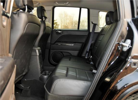 指南者(进口) 2012款 2.4L 四驱都市版 车厢座椅   后排空间