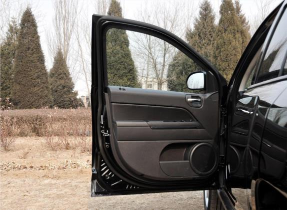 指南者(进口) 2012款 2.4L 四驱都市版 车厢座椅   前门板