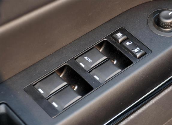 指南者(进口) 2012款 2.4L 四驱都市版 车厢座椅   门窗控制