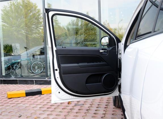 指南者(进口) 2013款 2.0L 两驱运动版 车厢座椅   前门板