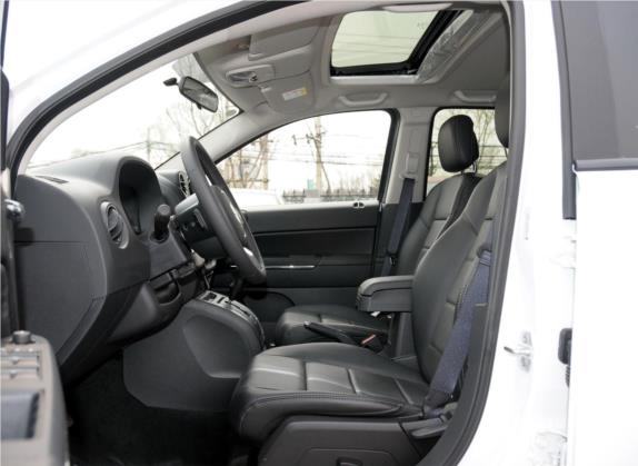 指南者(进口) 2013款 2.0L 两驱豪华版 车厢座椅   前排空间