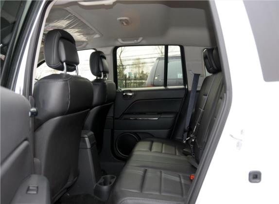 指南者(进口) 2013款 2.0L 两驱豪华版 车厢座椅   后排空间