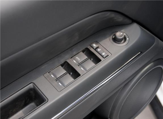 指南者(进口) 2013款 2.0L 两驱豪华版 车厢座椅   门窗控制