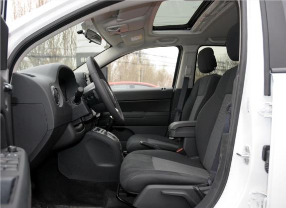 指南者(进口) 2013款 2.4L 四驱运动版 车厢座椅   前排空间
