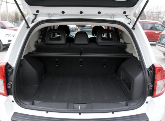 指南者(进口) 2013款 2.4L 四驱运动版 车厢座椅   后备厢