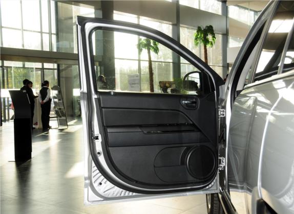 指南者(进口) 2013款 2.4L 四驱都市版 车厢座椅   前门板