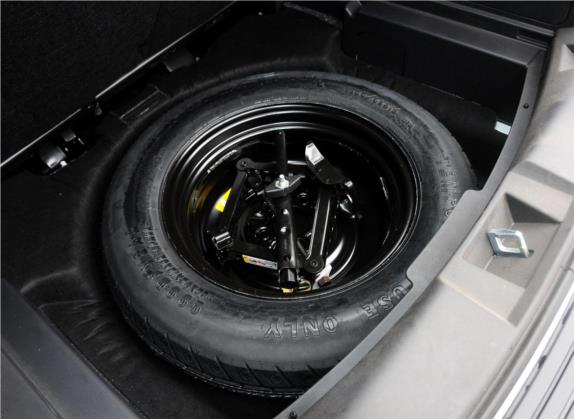 指南者(进口) 2014款 2.0L 两驱运动版 其他细节类   备胎
