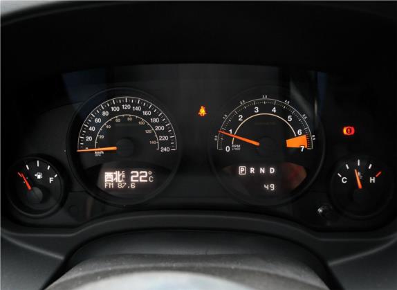 指南者(进口) 2014款 2.0L 两驱运动版 中控类   仪表盘