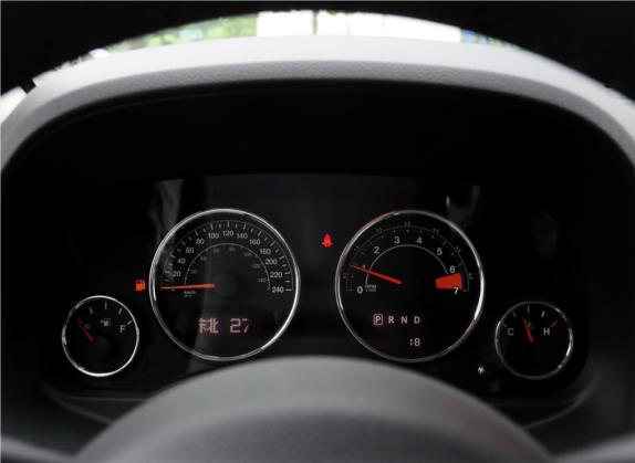 指南者(进口) 2014款 2.0L 两驱都市版 中控类   仪表盘