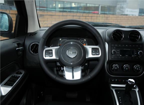 指南者(进口) 2014款 2.0L 两驱豪华版 中控类   驾驶位