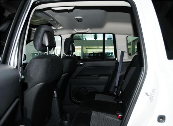 指南者(进口) 2014款 2.4L 四驱运动版 车厢座椅   后排空间