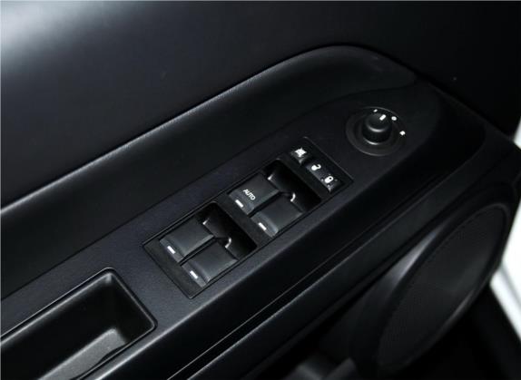 指南者(进口) 2014款 2.4L 四驱运动版 车厢座椅   门窗控制