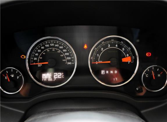 指南者(进口) 2014款 2.4L 四驱豪华版 中控类   仪表盘