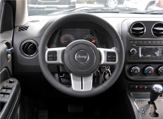 指南者(进口) 2014款 改款 2.0L 两驱进取版 中控类   驾驶位