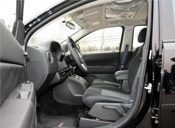 指南者(进口) 2014款 改款 2.0L 两驱进取版 车厢座椅   前排空间