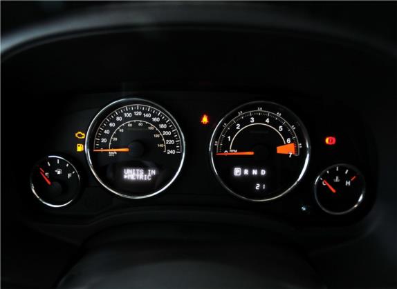 指南者(进口) 2014款 改款 2.0L 两驱精英版 中控类   仪表盘