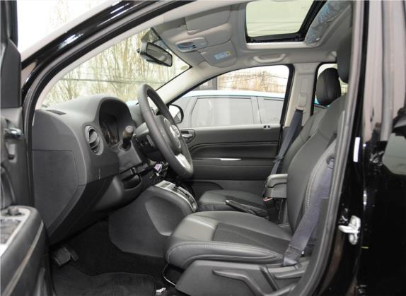 指南者(进口) 2014款 改款 2.4L 四驱舒适版 车厢座椅   前排空间