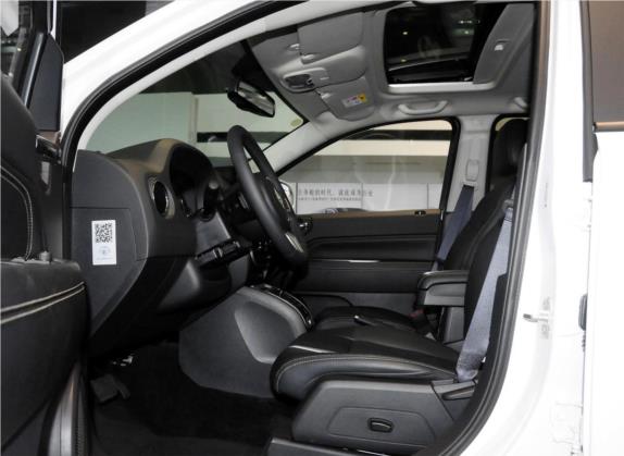 指南者(进口) 2014款 改款 2.4L 四驱豪华版 车厢座椅   前排空间