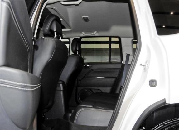 指南者(进口) 2014款 改款 2.4L 四驱豪华版 车厢座椅   后排空间
