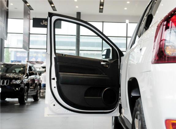 指南者(进口) 2014款 改款 2.4L 四驱豪华版 车厢座椅   前门板