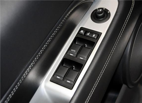 指南者(进口) 2014款 改款 2.4L 四驱豪华版 车厢座椅   门窗控制