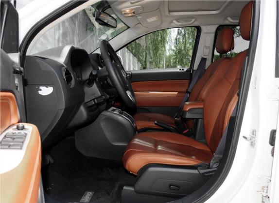 指南者(进口) 2014款 改款 2.4L 四驱豪华导航版 车厢座椅   前排空间