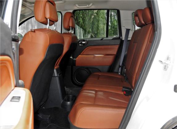 指南者(进口) 2014款 改款 2.4L 四驱豪华导航版 车厢座椅   后排空间