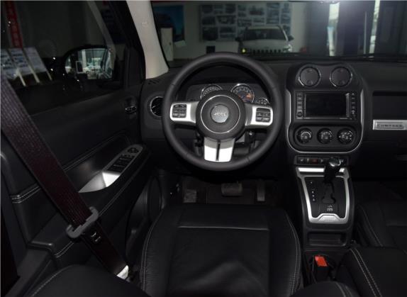 指南者(进口) 2015款 2.0L 两驱豪华版 中控类   驾驶位