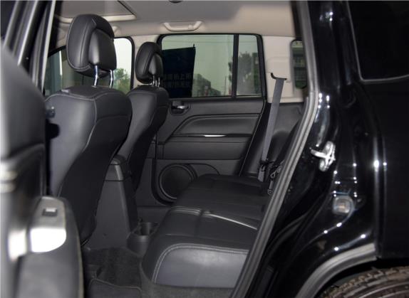 指南者(进口) 2015款 2.0L 两驱豪华版 车厢座椅   后排空间