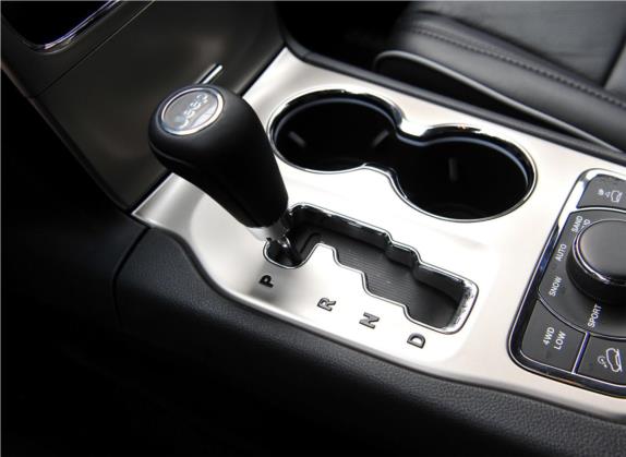 大切诺基(进口) 2011款 5.7L 旗舰导航版 中控类   挡把