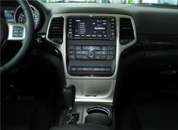 大切诺基(进口) 2012款 3.6L 梦十珍藏版 中控类   中控台