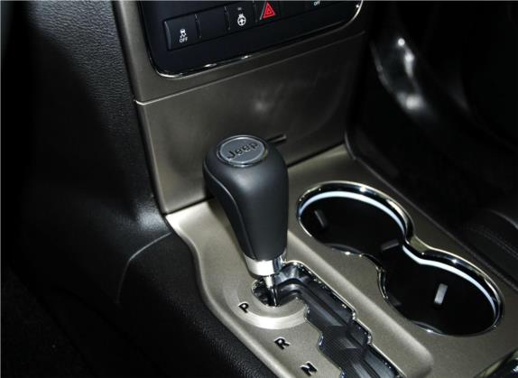 大切诺基(进口) 2013款 3.6L 豪华导航版 中控类   挡把