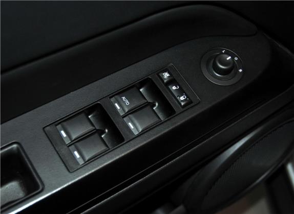 自由客 2011款 2.4 经典版 车厢座椅   门窗控制