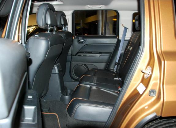 自由客 2011款 2.4 70周年限量版 车厢座椅   后排空间