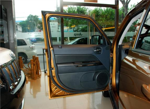 自由客 2011款 2.4 70周年限量版 车厢座椅   前门板