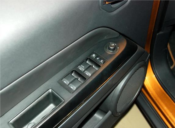 自由客 2011款 2.4 70周年限量版 车厢座椅   门窗控制