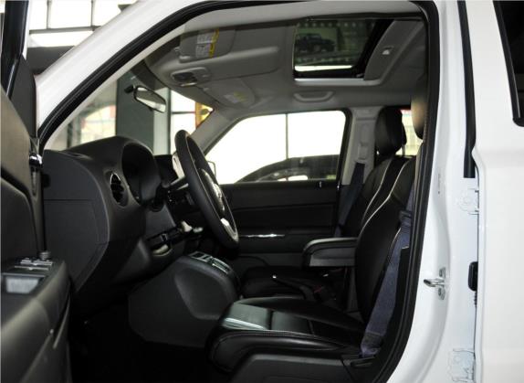 自由客 2012款 2.4 豪华版 车厢座椅   前排空间