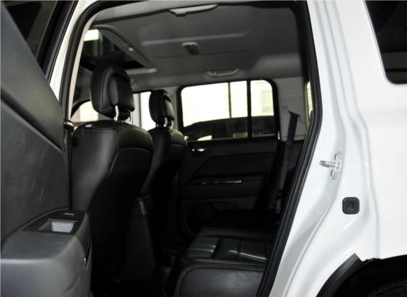 自由客 2012款 2.4 豪华版 车厢座椅   后排空间