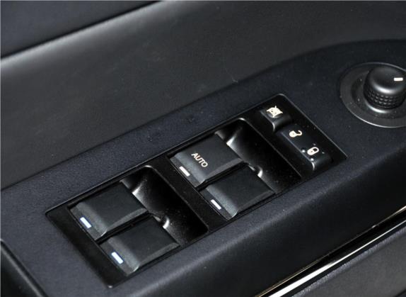 自由客 2012款 2.4 豪华版 车厢座椅   门窗控制