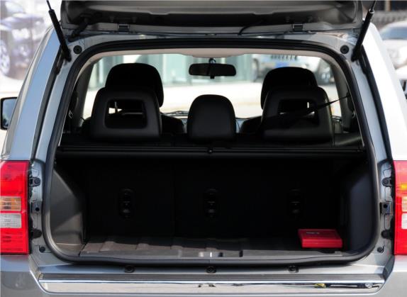 自由客 2013款 2.4 豪华导航版 车厢座椅   后备厢