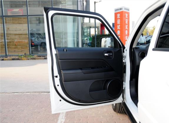 自由客 2013款 2.4 运动版 车厢座椅   前门板