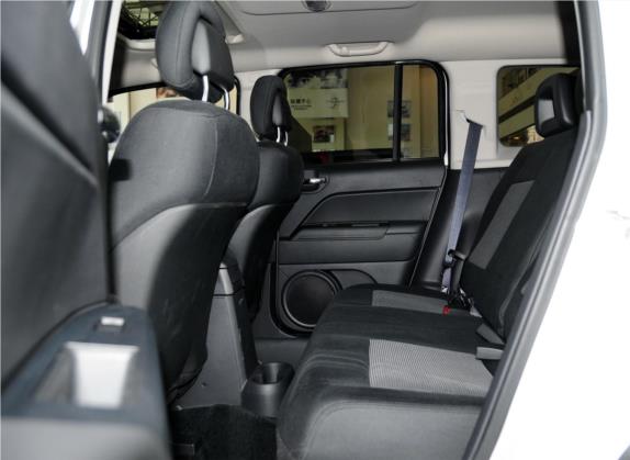 自由客 2013款 2.4 炫黑运动版 车厢座椅   后排空间