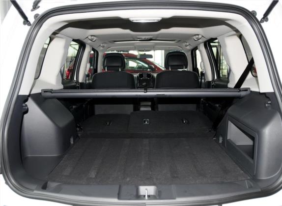 自由客 2013款 2.4 炫黑运动版 车厢座椅   后备厢