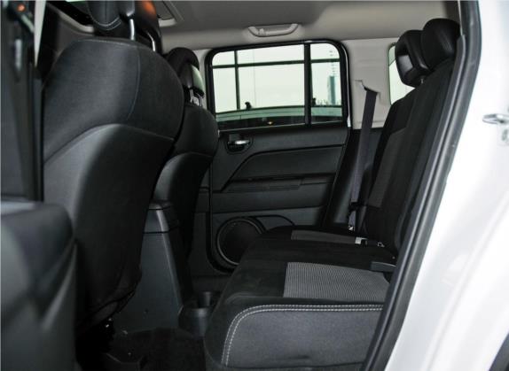 自由客 2014款 2.4L 蛇行珍藏版 车厢座椅   后排空间