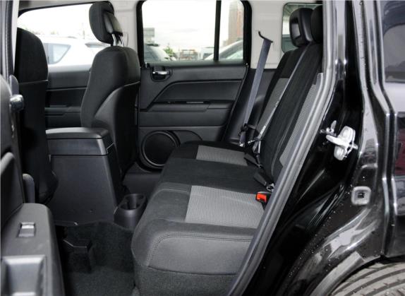 自由客 2014款 2.4L 运动版 车厢座椅   后排空间