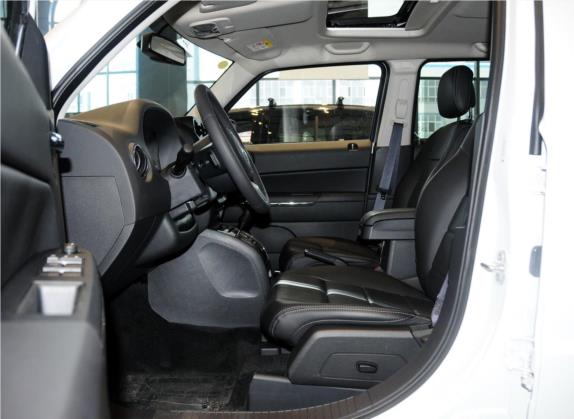 自由客 2014款 2.4L 豪华导航版 车厢座椅   前排空间