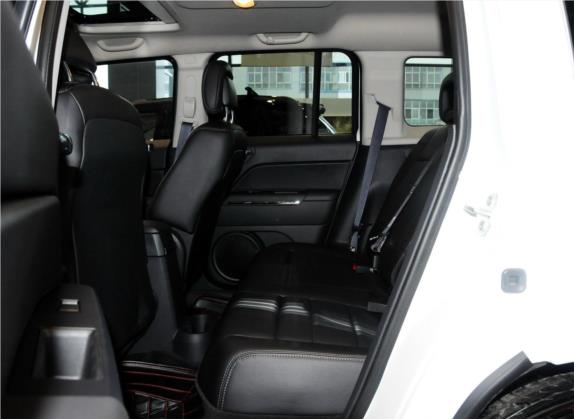 自由客 2014款 2.4L 豪华导航版 车厢座椅   后排空间
