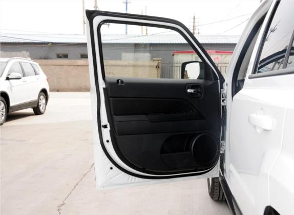 自由客 2014款 2.0L 运动增强版 车厢座椅   前门板